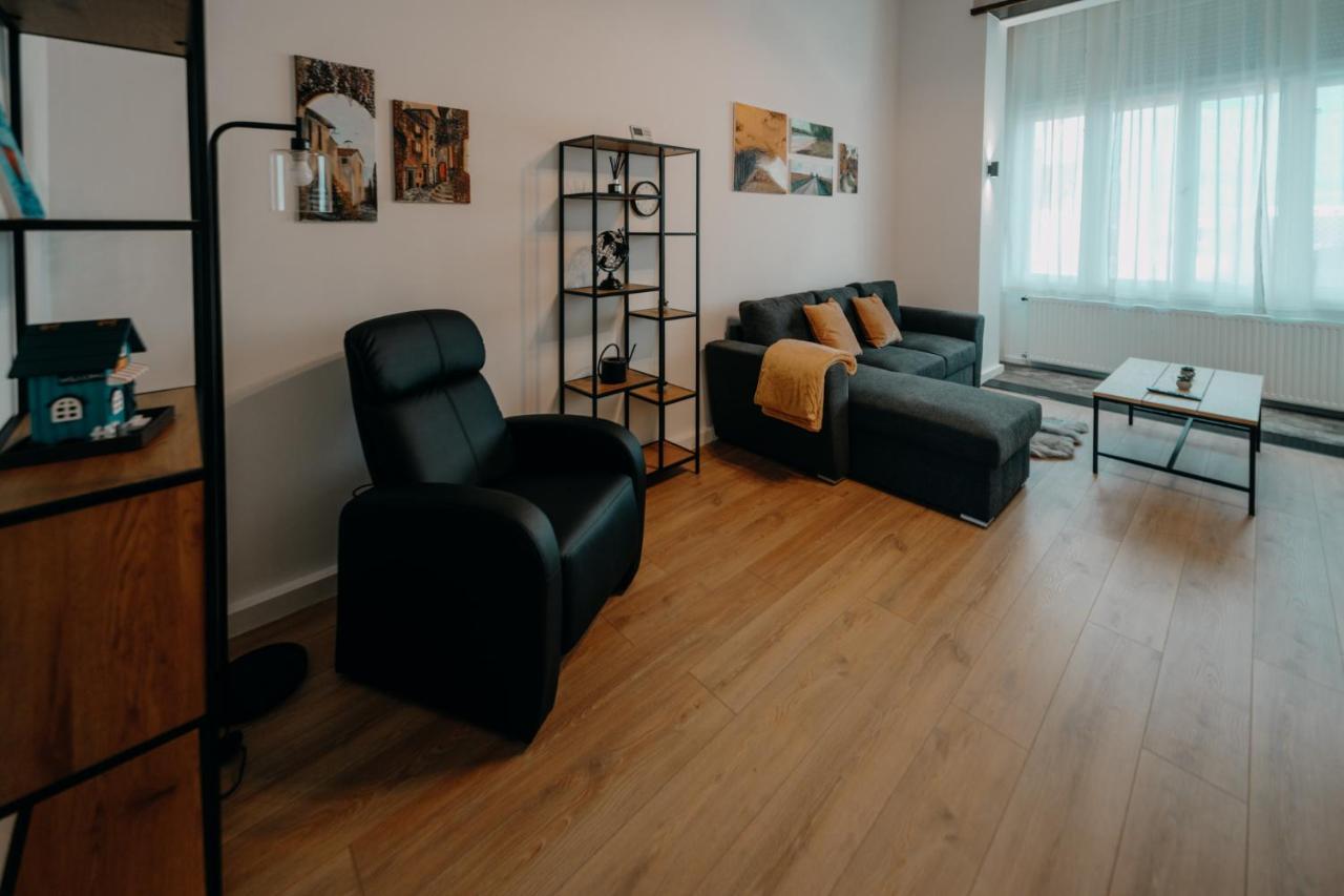 Volenter Lux Apartment Zero Baja Bagian luar foto